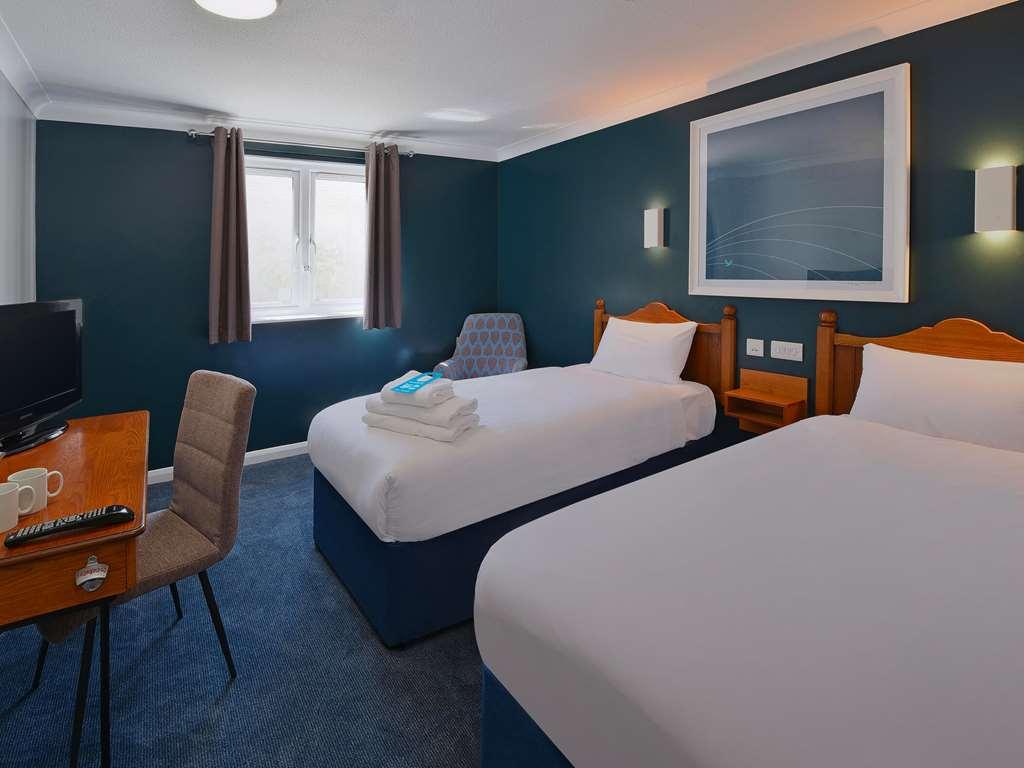 Travelodge Cardiff Whitchurch Room photo