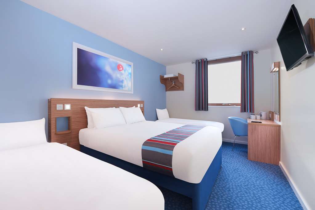 Travelodge Cardiff Whitchurch Room photo