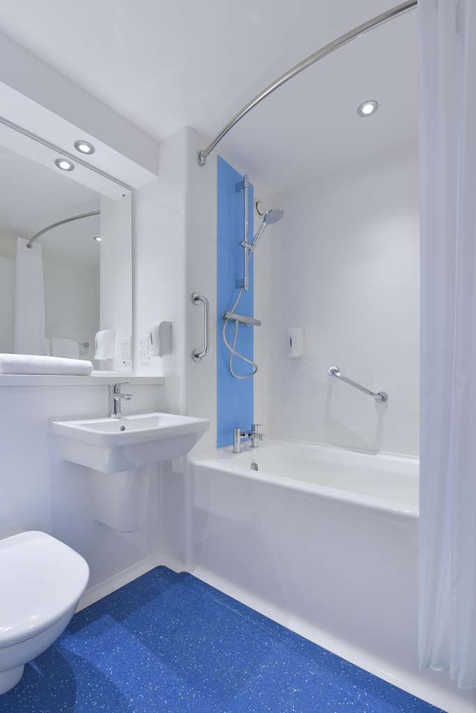 Travelodge Cardiff Whitchurch Room photo
